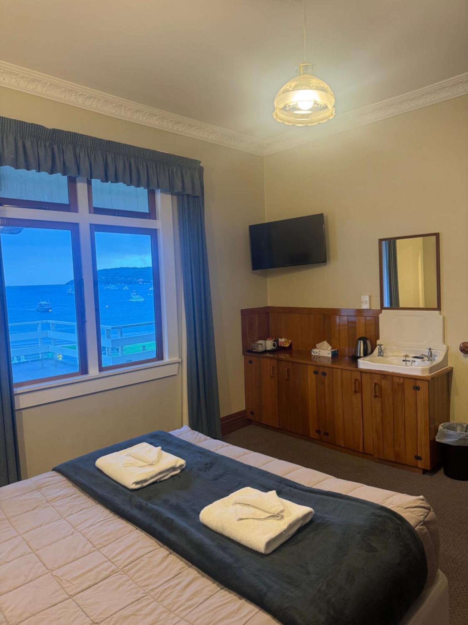 South Sea Hotel - Stewart Island Half-moon Bay Exterior photo